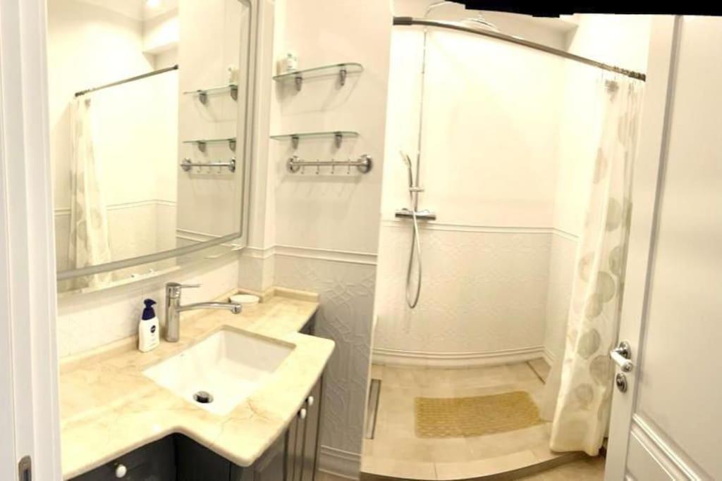 Very Large Apartment For Family! On Milestiu! คีชีเนา ภายนอก รูปภาพ